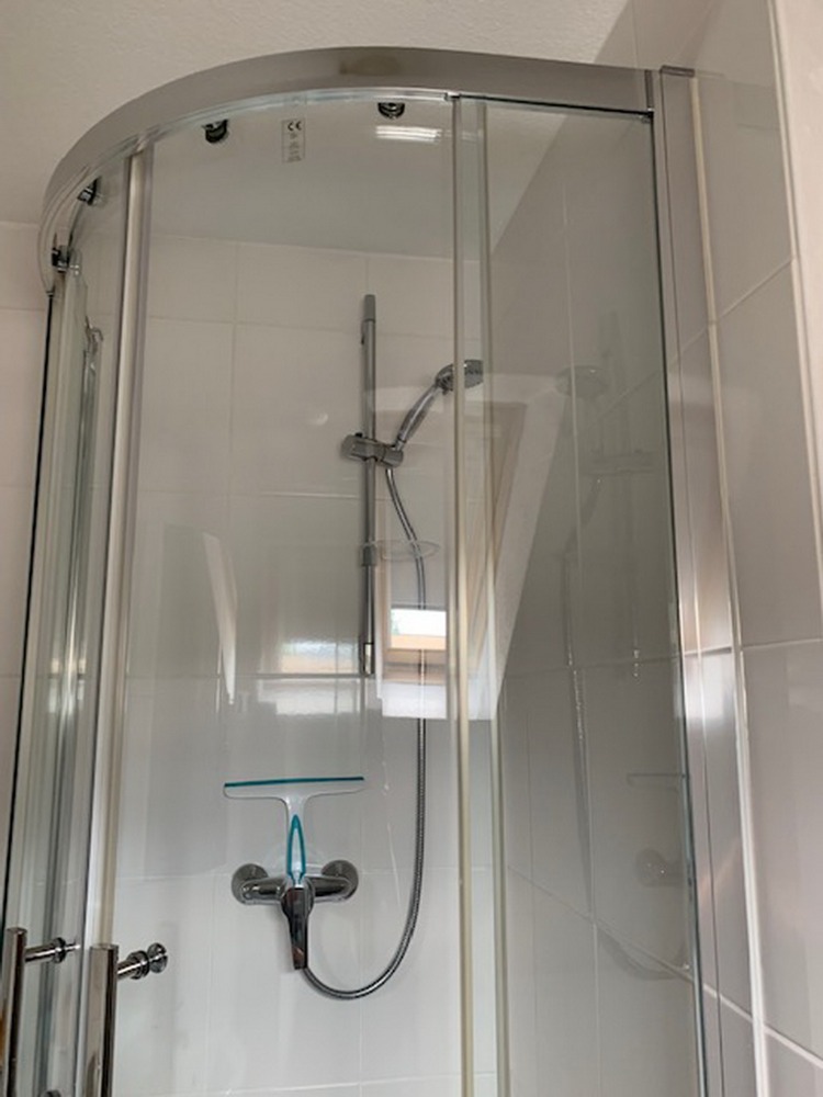 Dusche im Badezimmer